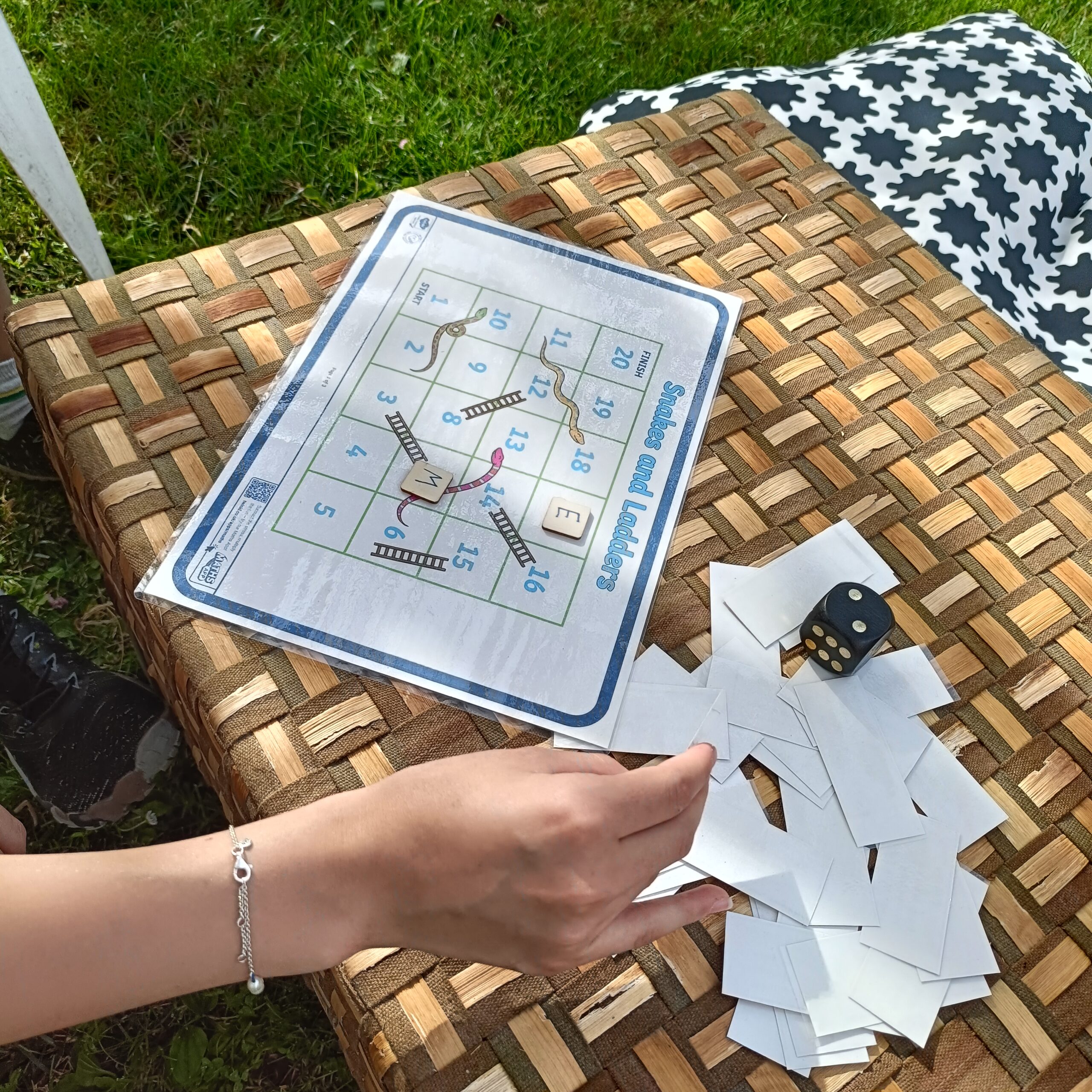 garden speaking game snakes and ladders Laboratorio creativo in inglese: una mano articolata